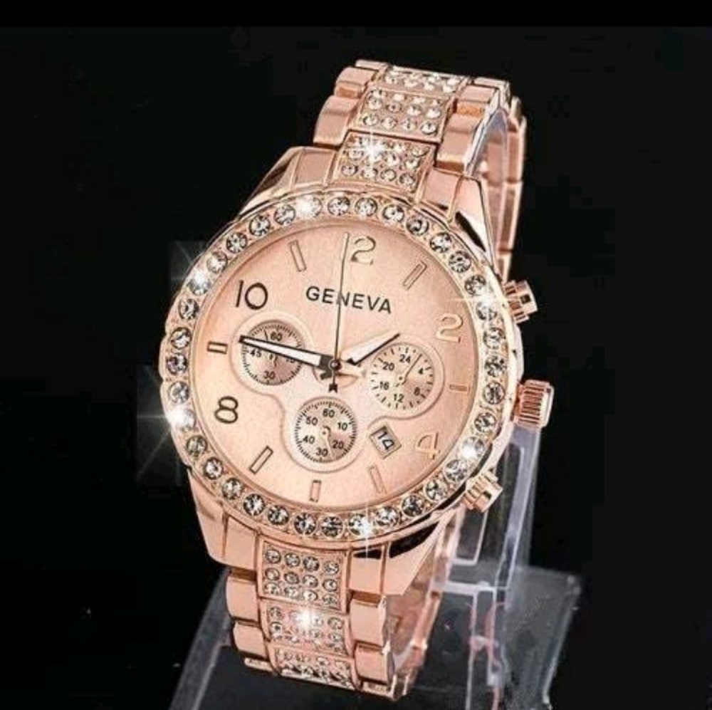 Elegant Rose Gold Ladies Fashion Watch - Picture 1 of 2